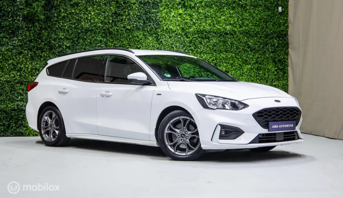 1.5 EcoB ST-Line|Winterpack|PDC|Carplay|