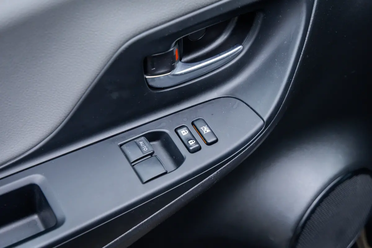 1.5 Hybrid Active | Camera | Cruise control | LM velgen | Airco | Clima | Achteruitrijcamera | Airco (automatisch) | Cruise control