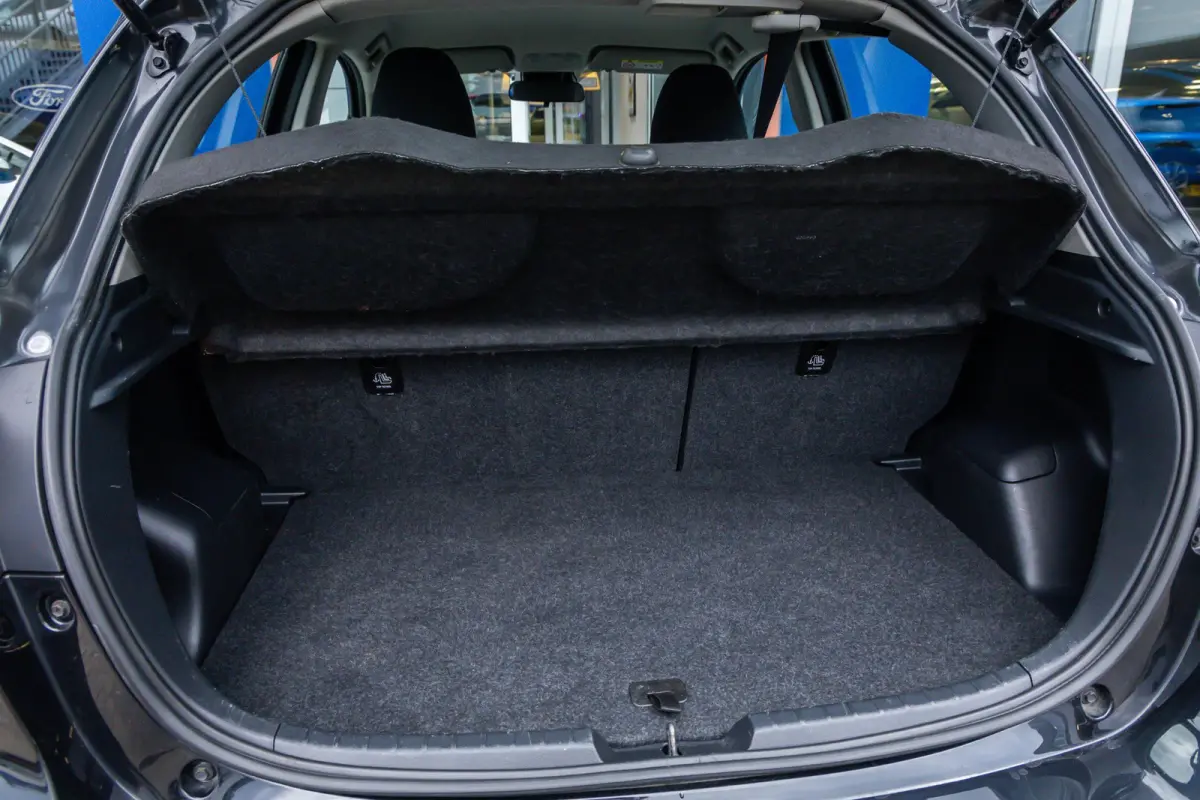 1.5 Hybrid Active | Camera | Cruise control | LM velgen | Airco | Clima | Achteruitrijcamera | Airco (automatisch) | Cruise control