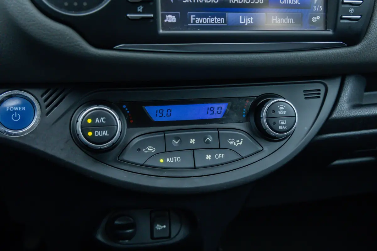 1.5 Hybrid Active | Camera | Cruise control | LM velgen | Airco | Clima | Achteruitrijcamera | Airco (automatisch) | Cruise control