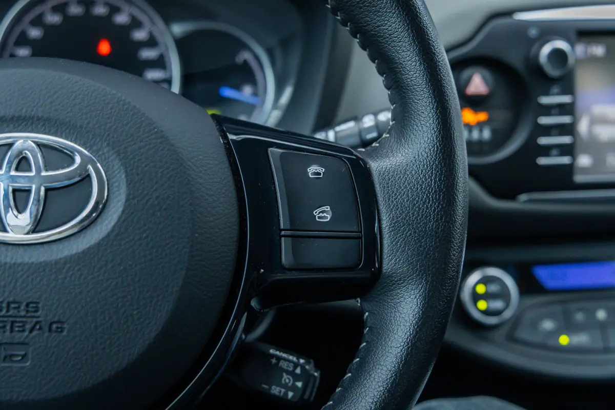 1.5 Hybrid Active | Camera | Cruise control | LM velgen | Airco | Clima | Achteruitrijcamera | Airco (automatisch) | Cruise control