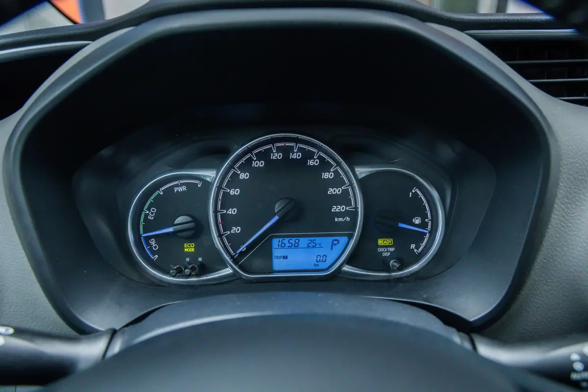 1.5 Hybrid Active | Camera | Cruise control | LM velgen | Airco | Clima | Achteruitrijcamera | Airco (automatisch) | Cruise control