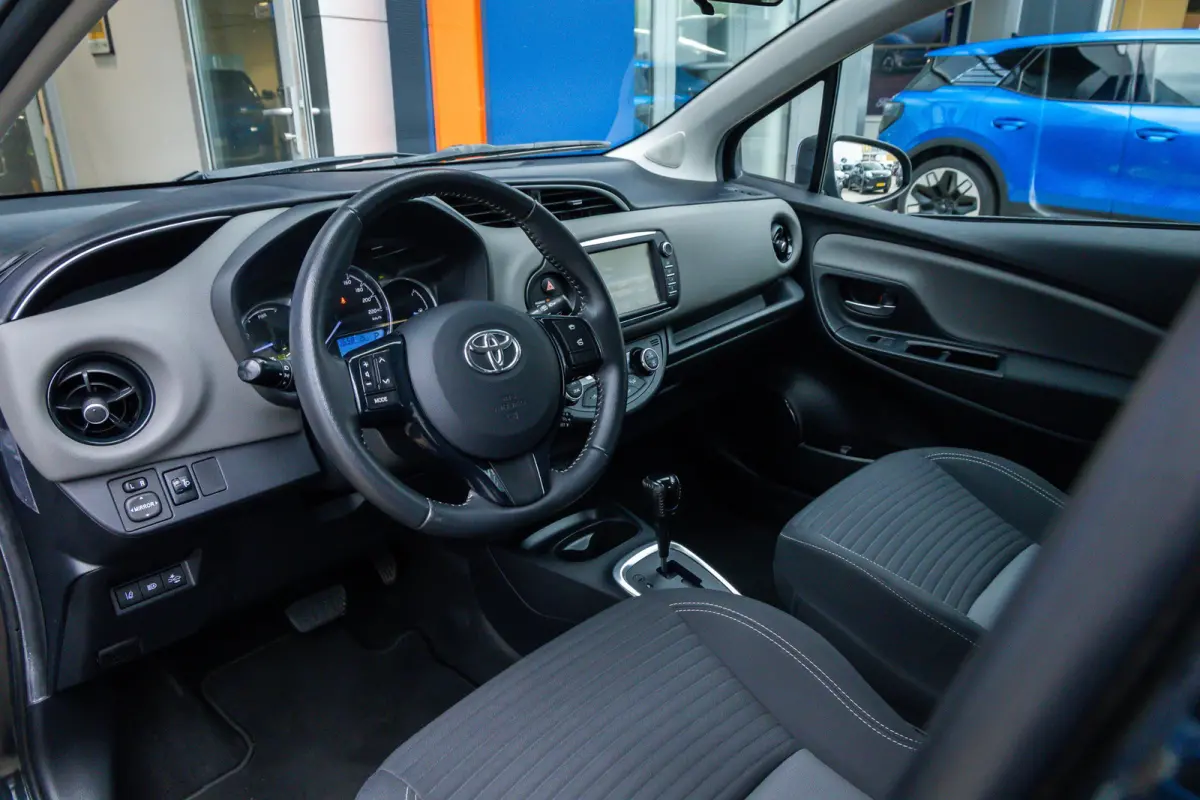 1.5 Hybrid Active | Camera | Cruise control | LM velgen | Airco | Clima | Achteruitrijcamera | Airco (automatisch) | Cruise control