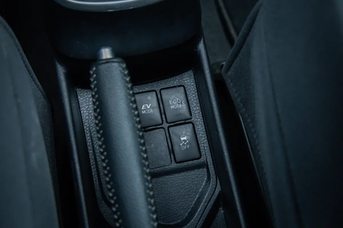 1.5 Hybrid Active | Camera | Cruise control | LM velgen | Airco | Clima | Achteruitrijcamera | Airco (automatisch) | Cruise control