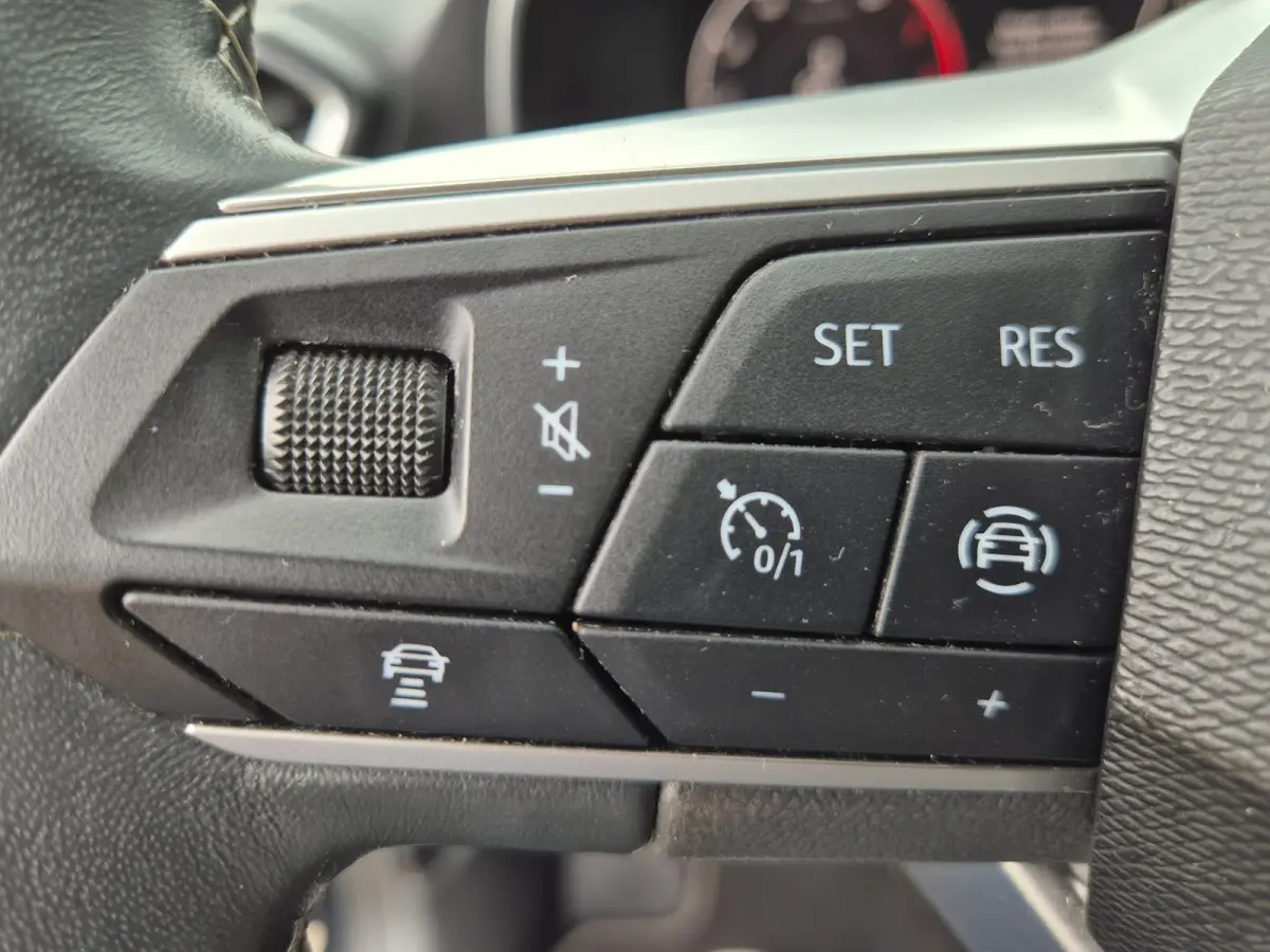 1.0 eTSI Style Business Intense - Digitaal dashboard - Navi - Camera - CarPlay - Cruise