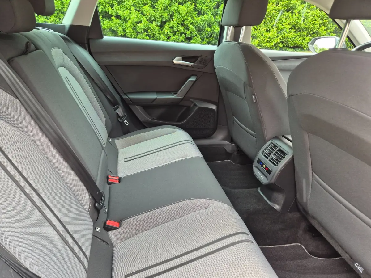 1.0 eTSI Style Business Intense - Digitaal dashboard - Navi - Camera - CarPlay - Cruise