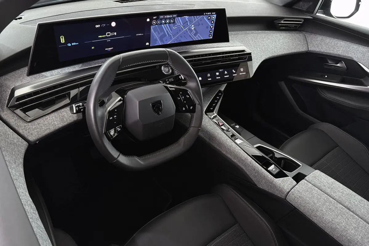 Allure Avantage 210 73 kWh Achteruitrijcamera Keyless Apple Carplay 19"
