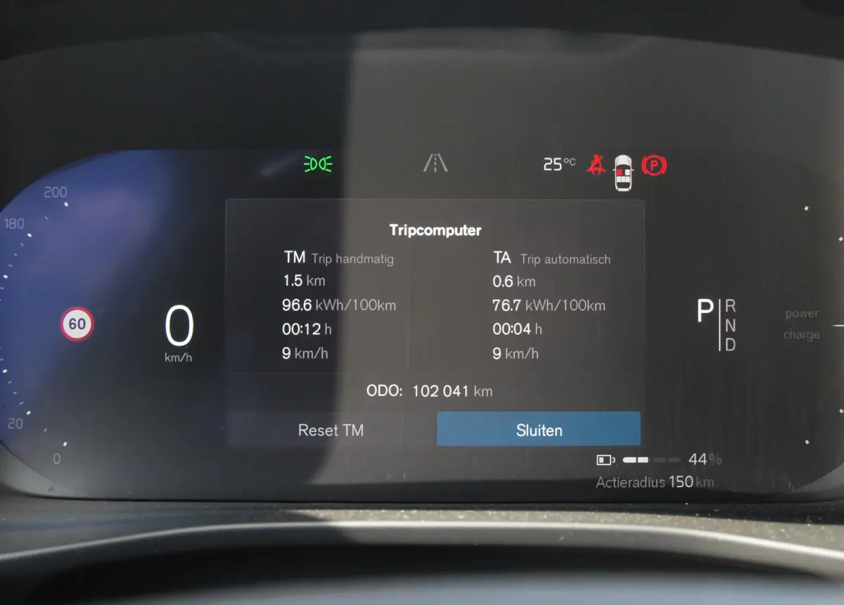 P8 AWD R-Design | SOH 91% | Trekhaak | Parkeersensoren | Apple Carplay | Cruise Control | NL-Auto |