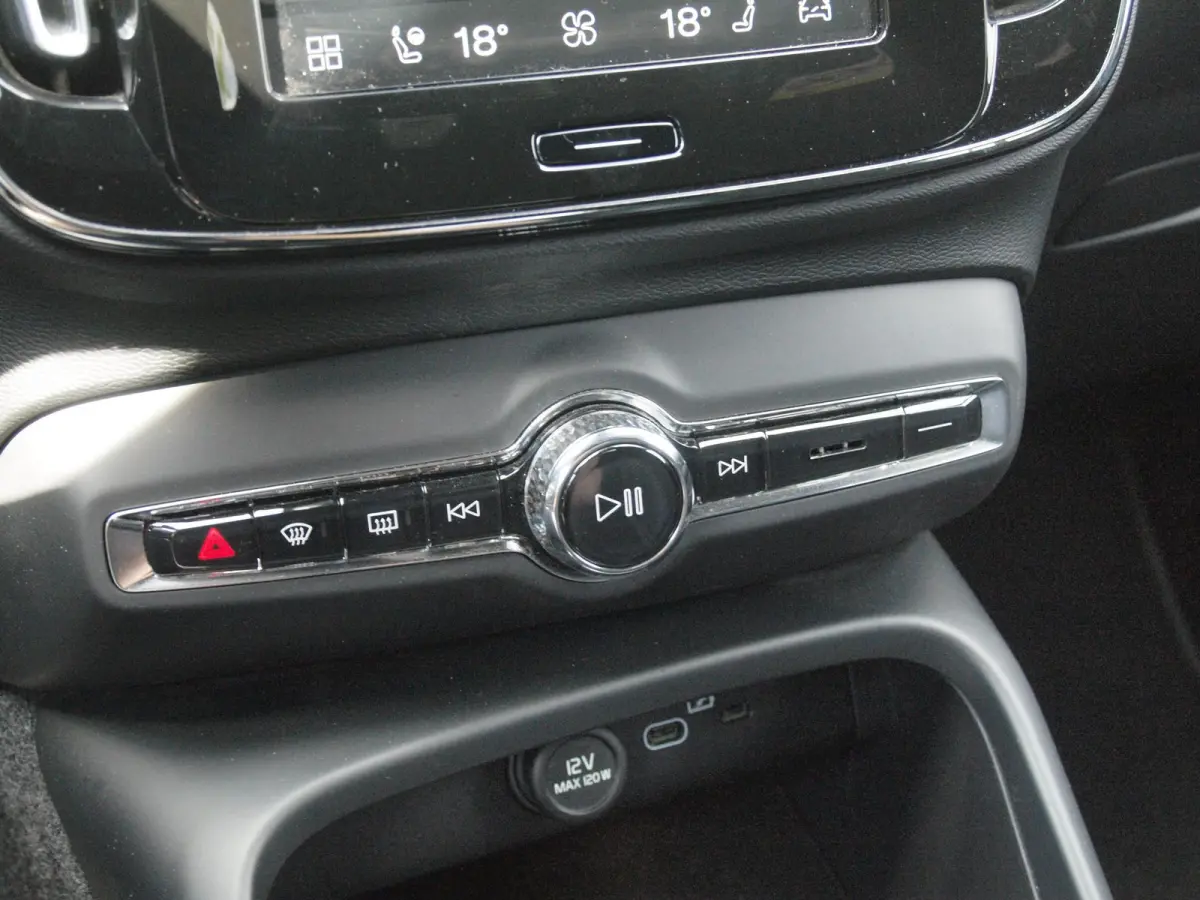 P8 AWD R-Design | SOH 91% | Trekhaak | Parkeersensoren | Apple Carplay | Cruise Control | NL-Auto |