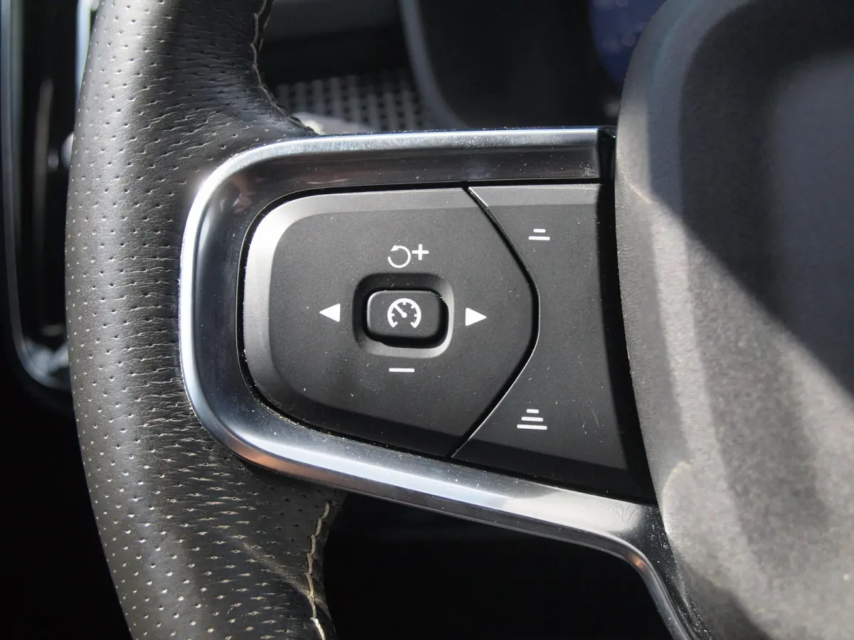 P8 AWD R-Design | SOH 91% | Trekhaak | Parkeersensoren | Apple Carplay | Cruise Control | NL-Auto |