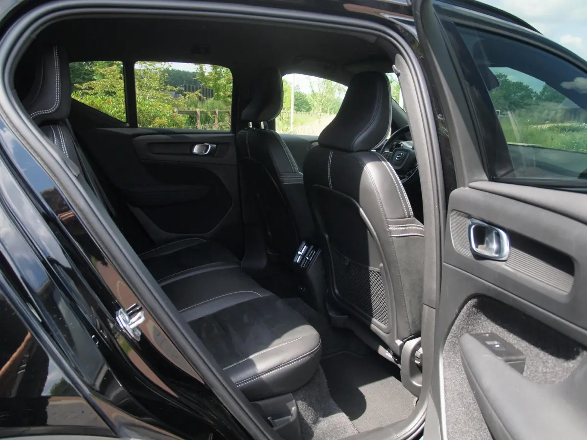 P8 AWD R-Design | SOH 91% | Trekhaak | Parkeersensoren | Apple Carplay | Cruise Control | NL-Auto |