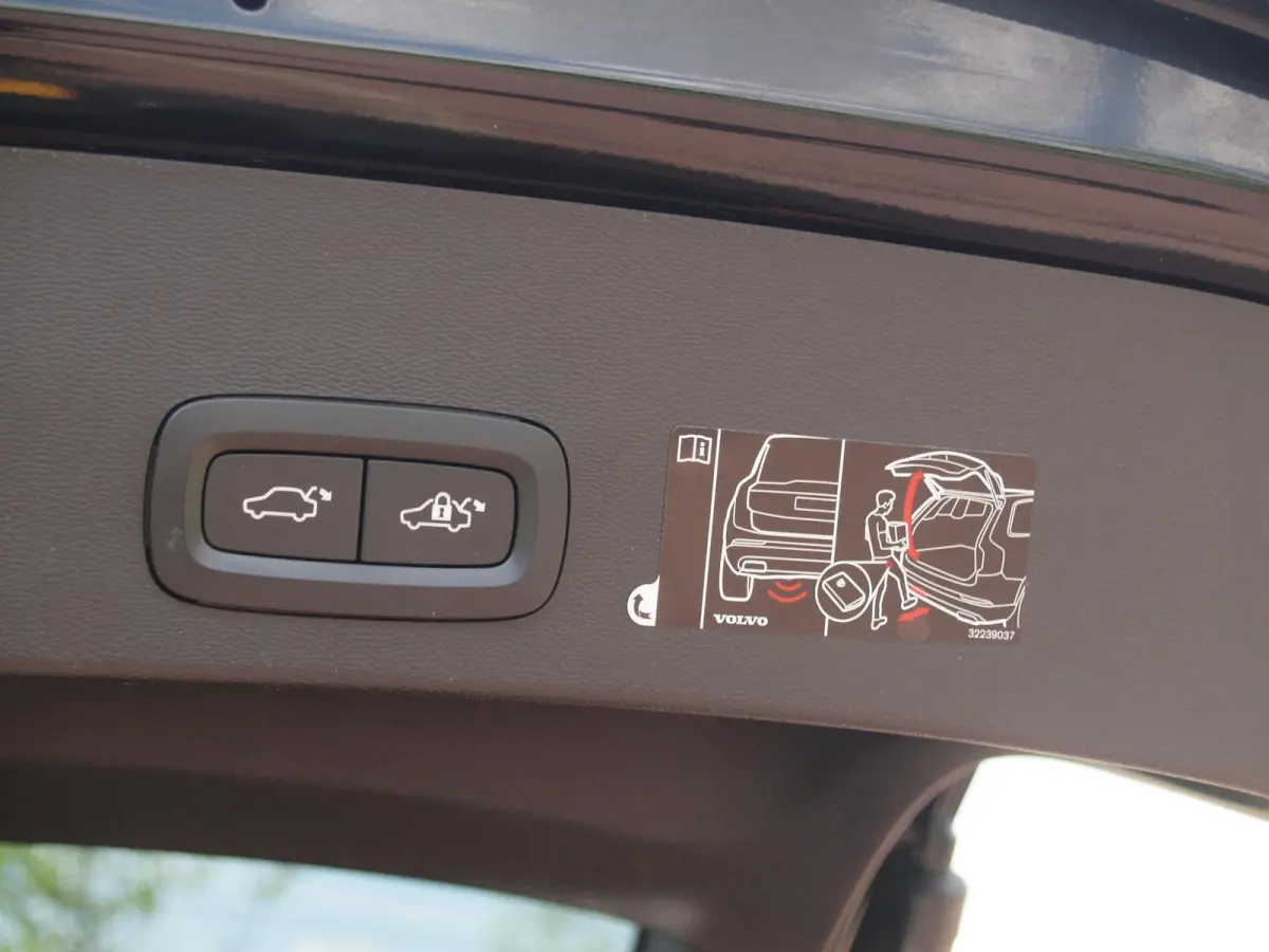 P8 AWD R-Design | SOH 91% | Trekhaak | Parkeersensoren | Apple Carplay | Cruise Control | NL-Auto |
