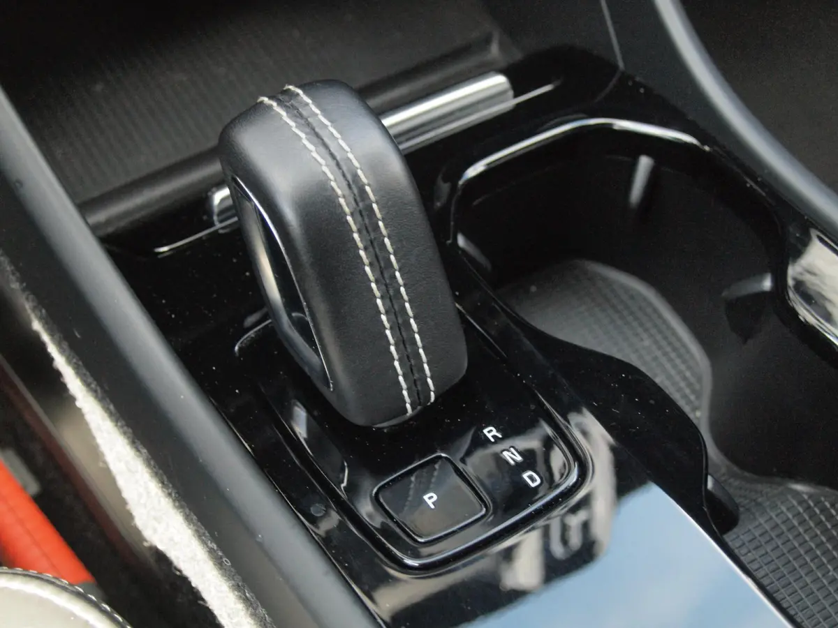 P8 AWD R-Design | SOH 91% | Trekhaak | Parkeersensoren | Apple Carplay | Cruise Control | NL-Auto |