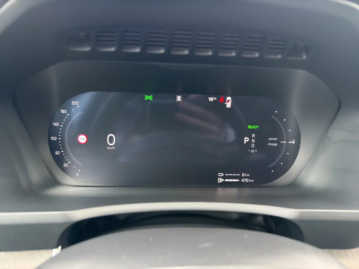 T8 Plug-in hybrid AWD Ultra Dark | Trekhaak | Luchtvering | Massage + Ventilatie | Audio High End | Gelaagde ruiten |