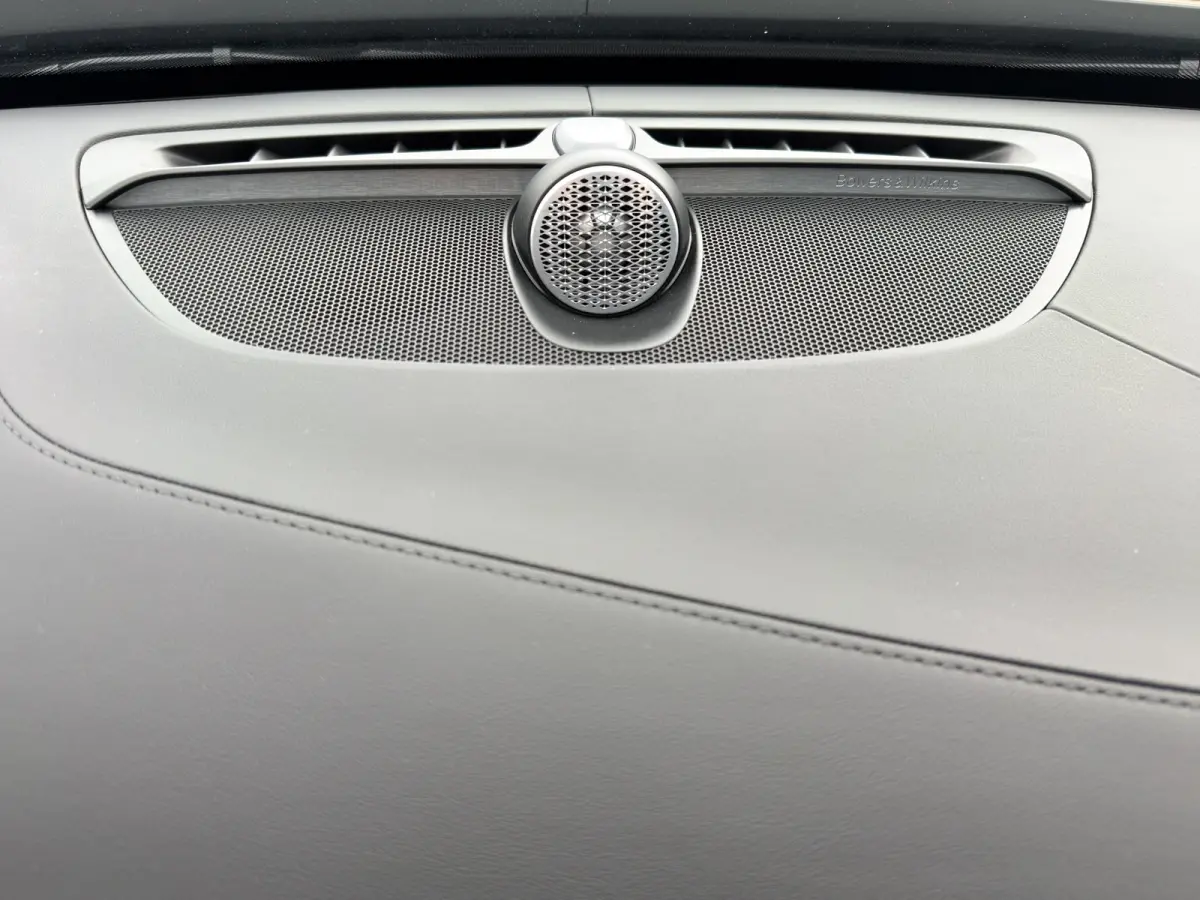 T8 Plug-in hybrid AWD Ultra Dark | Trekhaak | Luchtvering | Massage + Ventilatie | Audio High End | Gelaagde ruiten |