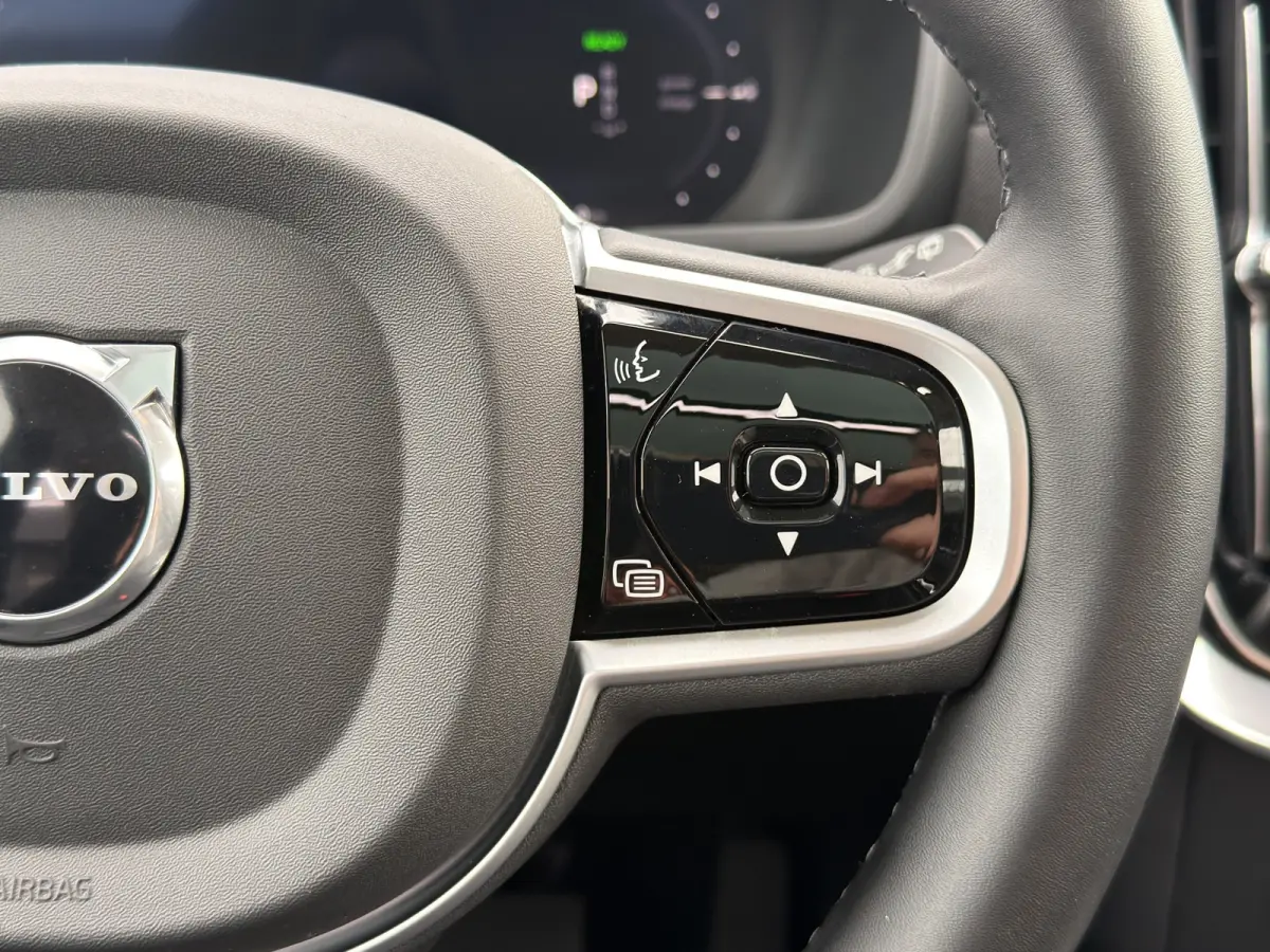 T8 Plug-in hybrid AWD Ultra Dark | Trekhaak | Luchtvering | Massage + Ventilatie | Audio High End | Gelaagde ruiten |