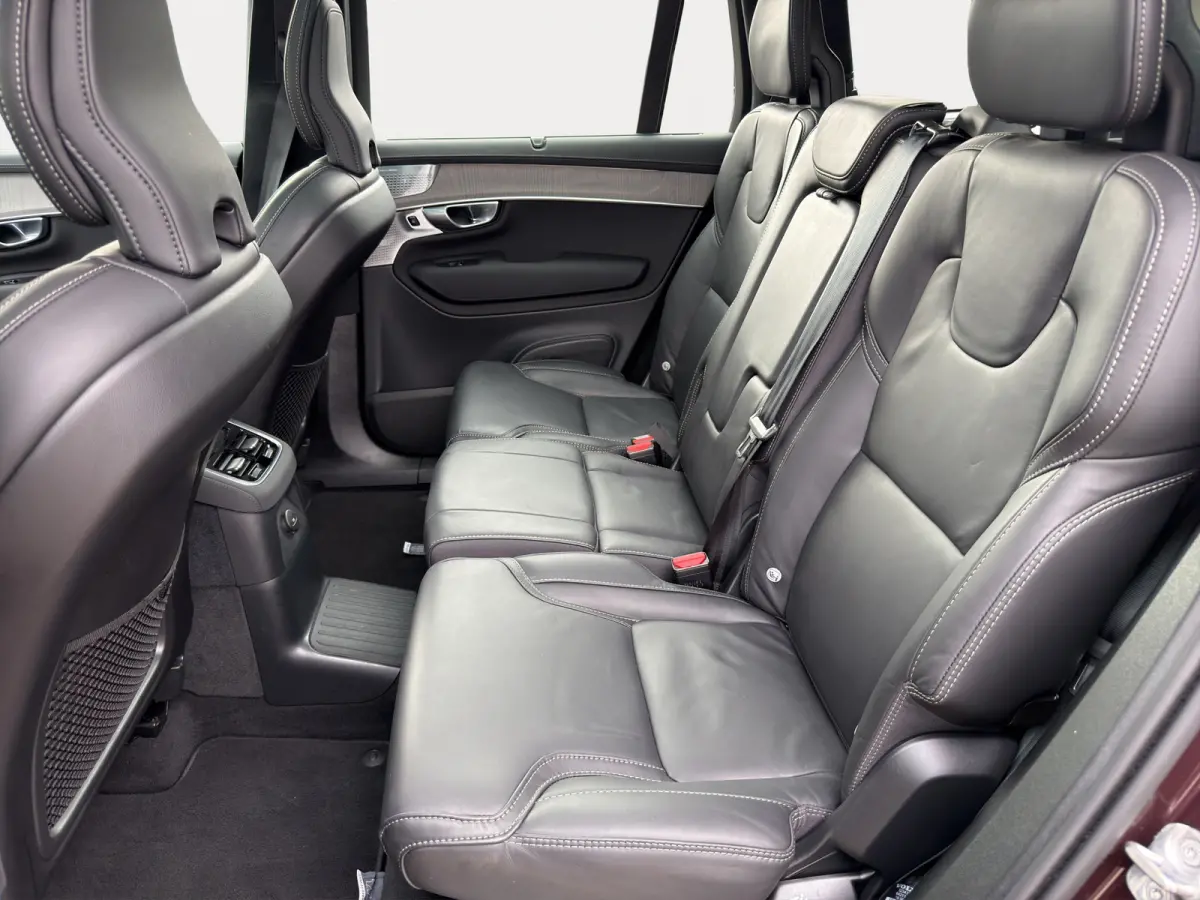 T8 Plug-in hybrid AWD Ultra Dark | Trekhaak | Luchtvering | Massage + Ventilatie | Audio High End | Gelaagde ruiten |