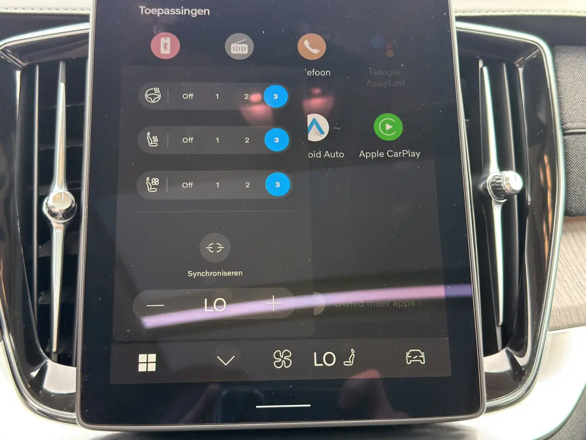 T8 Plug-in hybrid AWD Ultra Dark | Trekhaak | Luchtvering | Massage + Ventilatie | Audio High End | Gelaagde ruiten |