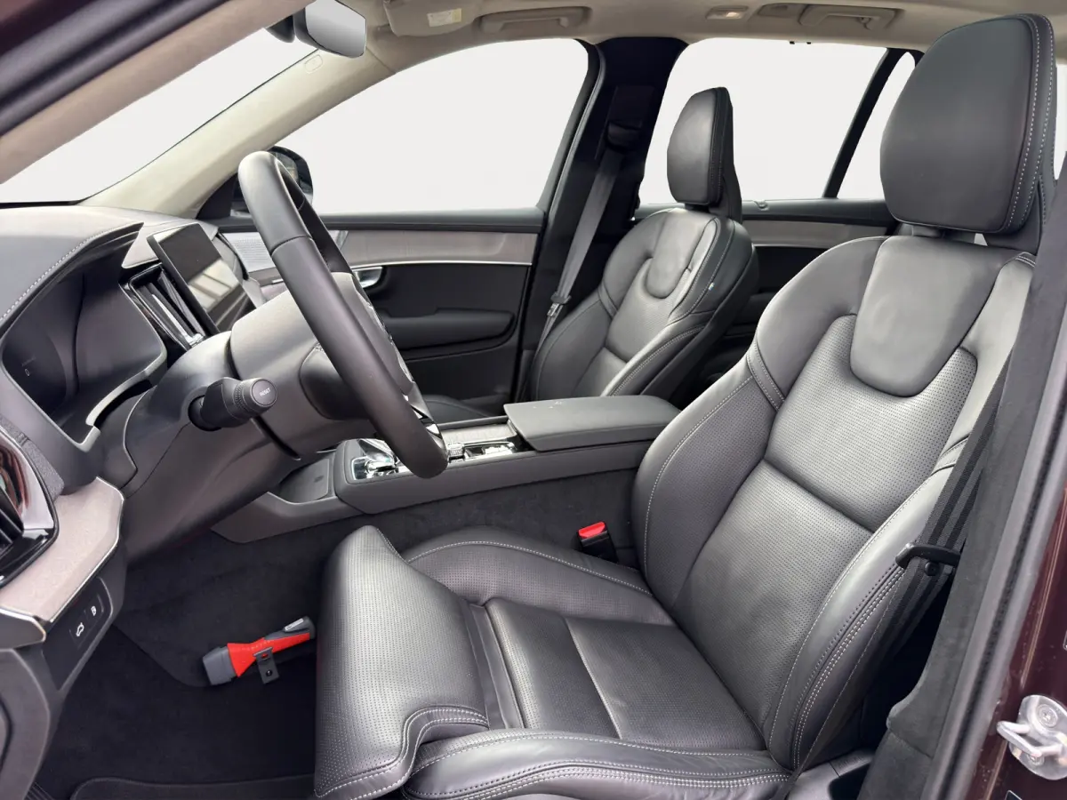 T8 Plug-in hybrid AWD Ultra Dark | Trekhaak | Luchtvering | Massage + Ventilatie | Audio High End | Gelaagde ruiten |