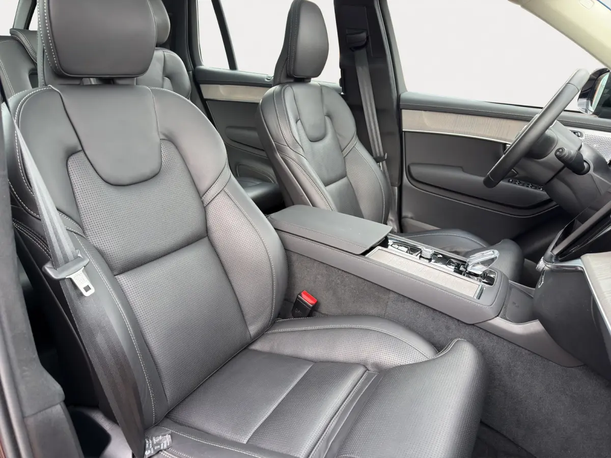 T8 Plug-in hybrid AWD Ultra Dark | Trekhaak | Luchtvering | Massage + Ventilatie | Audio High End | Gelaagde ruiten |