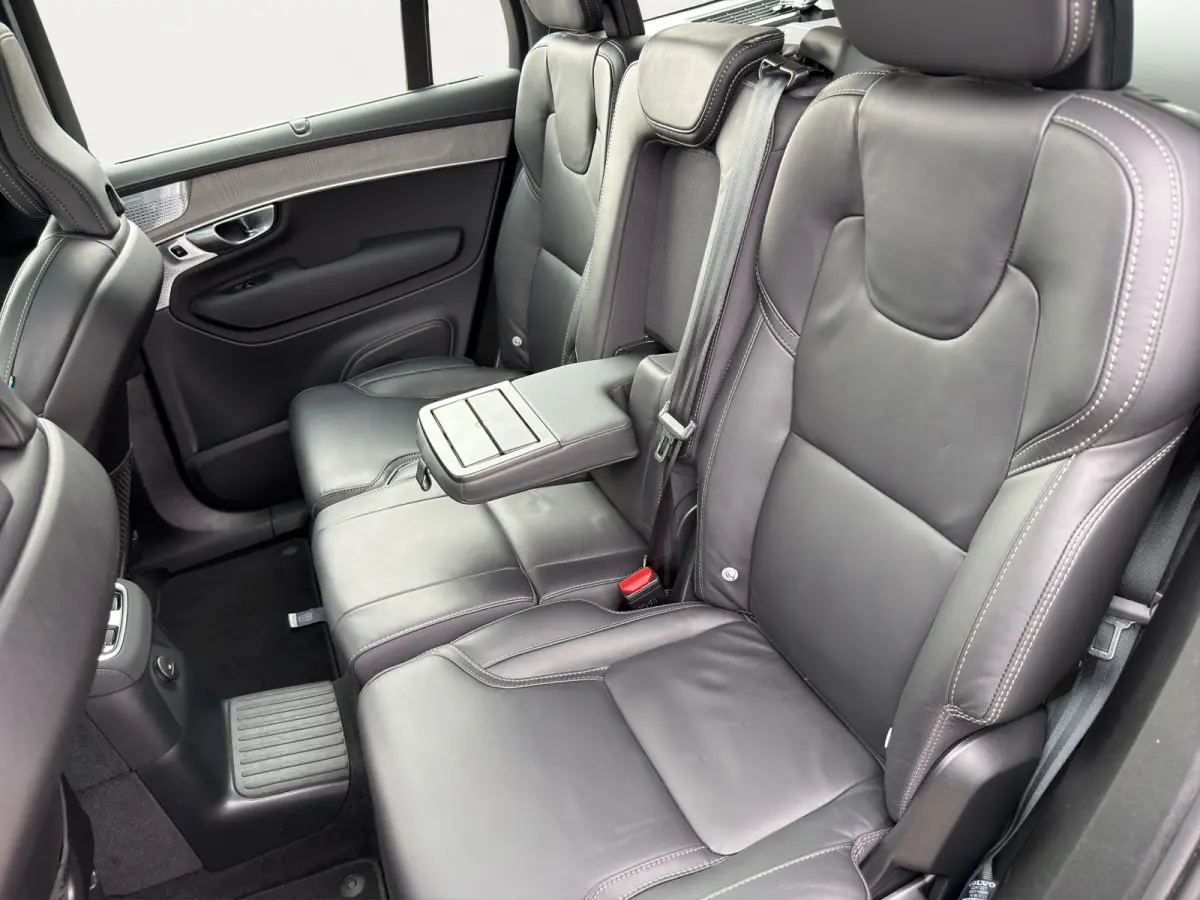 T8 Plug-in hybrid AWD Ultra Dark | Trekhaak | Luchtvering | Massage + Ventilatie | Audio High End | Gelaagde ruiten |