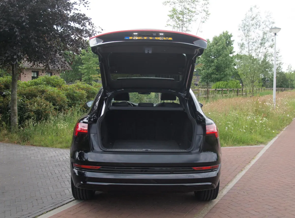 55 quattro Advanced edition Plus 95 kWh | SOH 90% | Panoramadak | Camera | ACC | Apple Carplay | Memory stoelen |