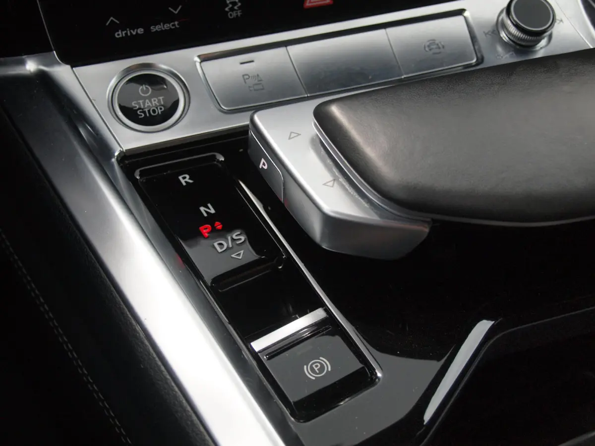 55 quattro Advanced edition Plus 95 kWh | SOH 90% | Panoramadak | Camera | ACC | Apple Carplay | Memory stoelen |