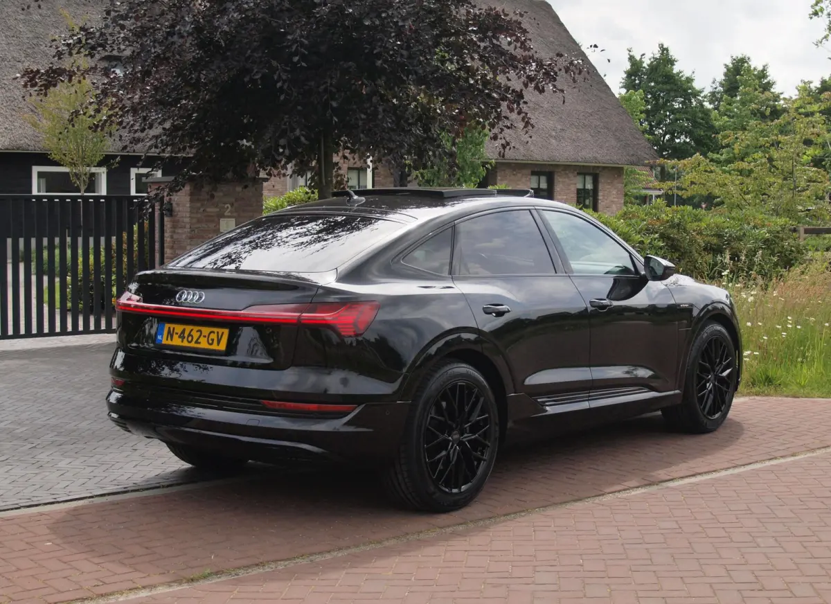 55 quattro Advanced edition Plus 95 kWh | SOH 90% | Panoramadak | Camera | ACC | Apple Carplay | Memory stoelen |