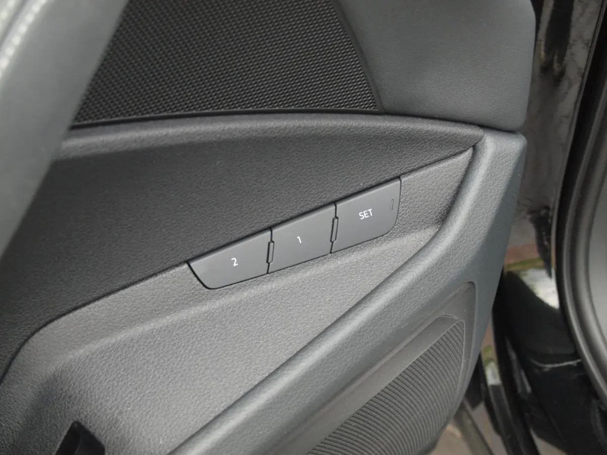55 quattro Advanced edition Plus 95 kWh | SOH 90% | Panoramadak | Camera | ACC | Apple Carplay | Memory stoelen |