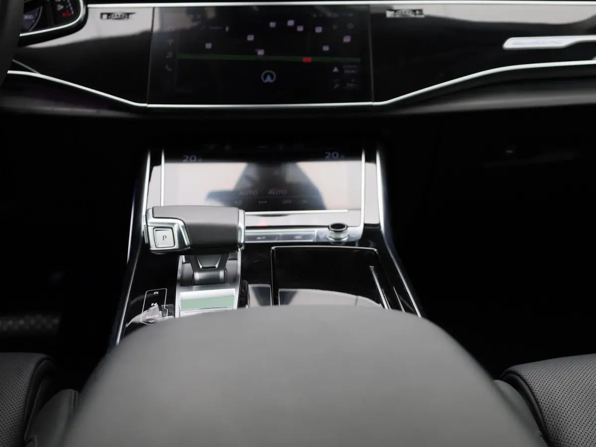 55 TFSI e quattro Pro Line l Adaptive cruise control l 360 camera l Head-up display l Dodehoek detectie l Bang & Olufsen l Luchtvering l Trekhaak l Optiekpakket zwart l Apple Carplay / Andro