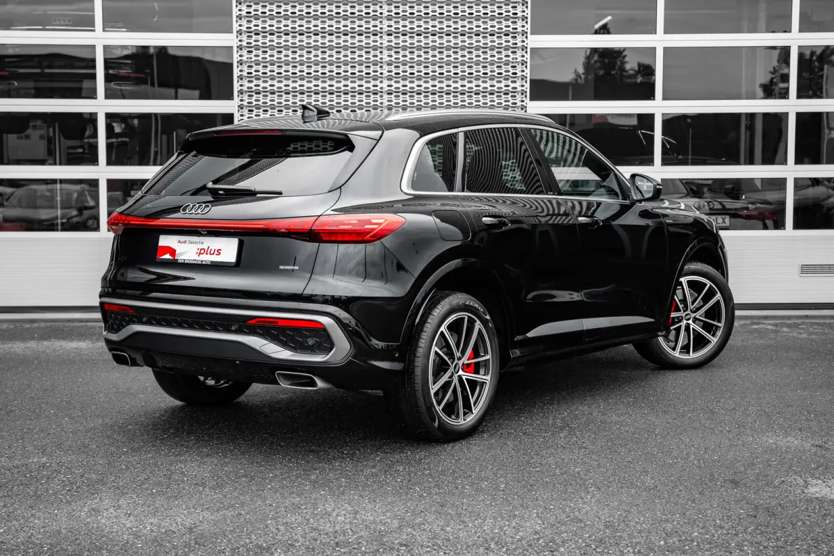 2.0 TFSI e-hybrid quattro S edition Competition | Trekhaak | Achteruitrijcamera | Stoelverwarming | Elektrische Stoelen | | Trekhaak | Achteruitrijcamera | Stoelverwarming | Elektrische Stoe