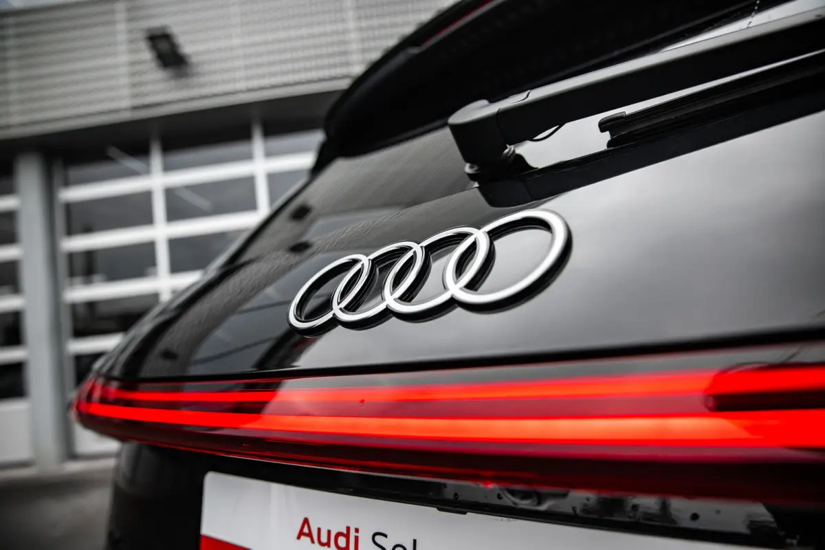 2.0 TFSI e-hybrid quattro S edition Competition | Trekhaak | Achteruitrijcamera | Stoelverwarming | Elektrische Stoelen | | Trekhaak | Achteruitrijcamera | Stoelverwarming | Elektrische Stoe