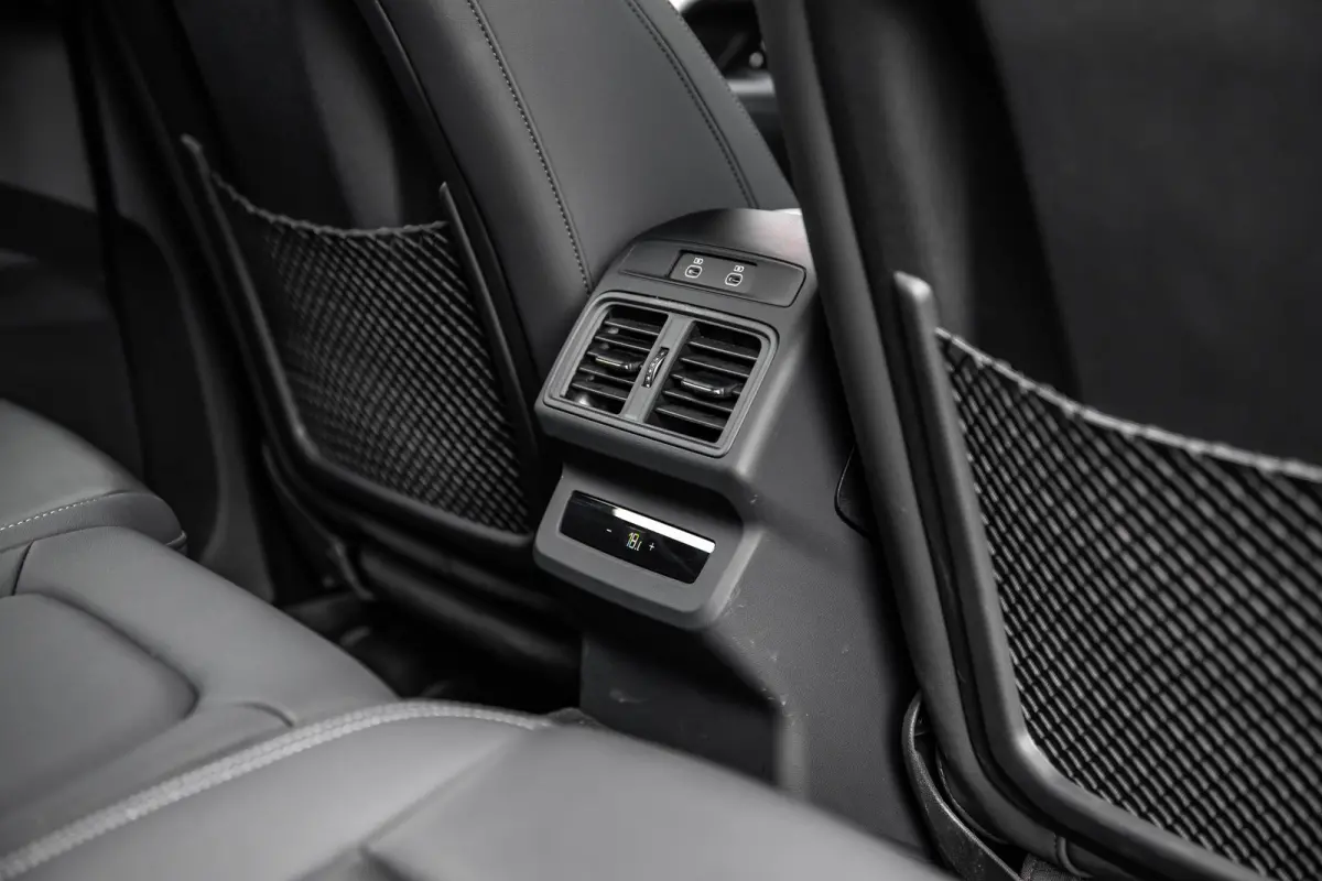2.0 TFSI e-hybrid quattro S edition Competition | Trekhaak | Achteruitrijcamera | Stoelverwarming | Elektrische Stoelen | | Trekhaak | Achteruitrijcamera | Stoelverwarming | Elektrische Stoe
