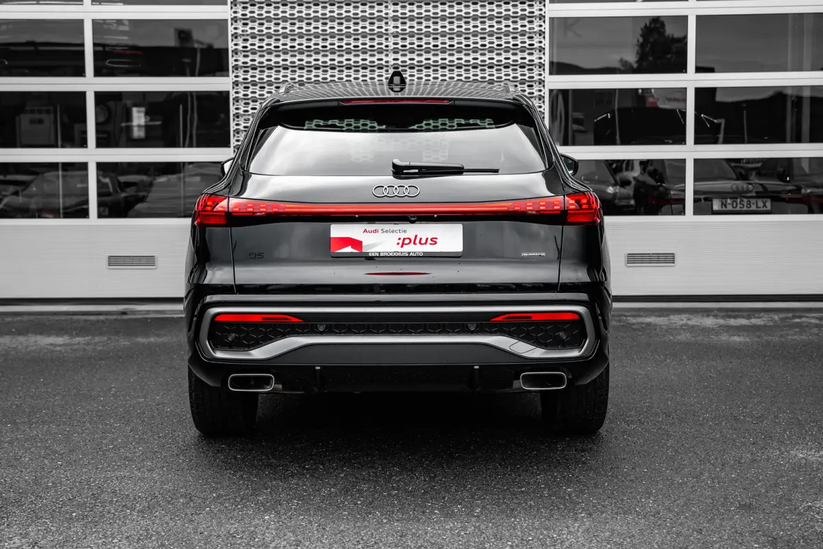 2.0 TFSI e-hybrid quattro S edition Competition | Trekhaak | Achteruitrijcamera | Stoelverwarming | Elektrische Stoelen | | Trekhaak | Achteruitrijcamera | Stoelverwarming | Elektrische Stoe