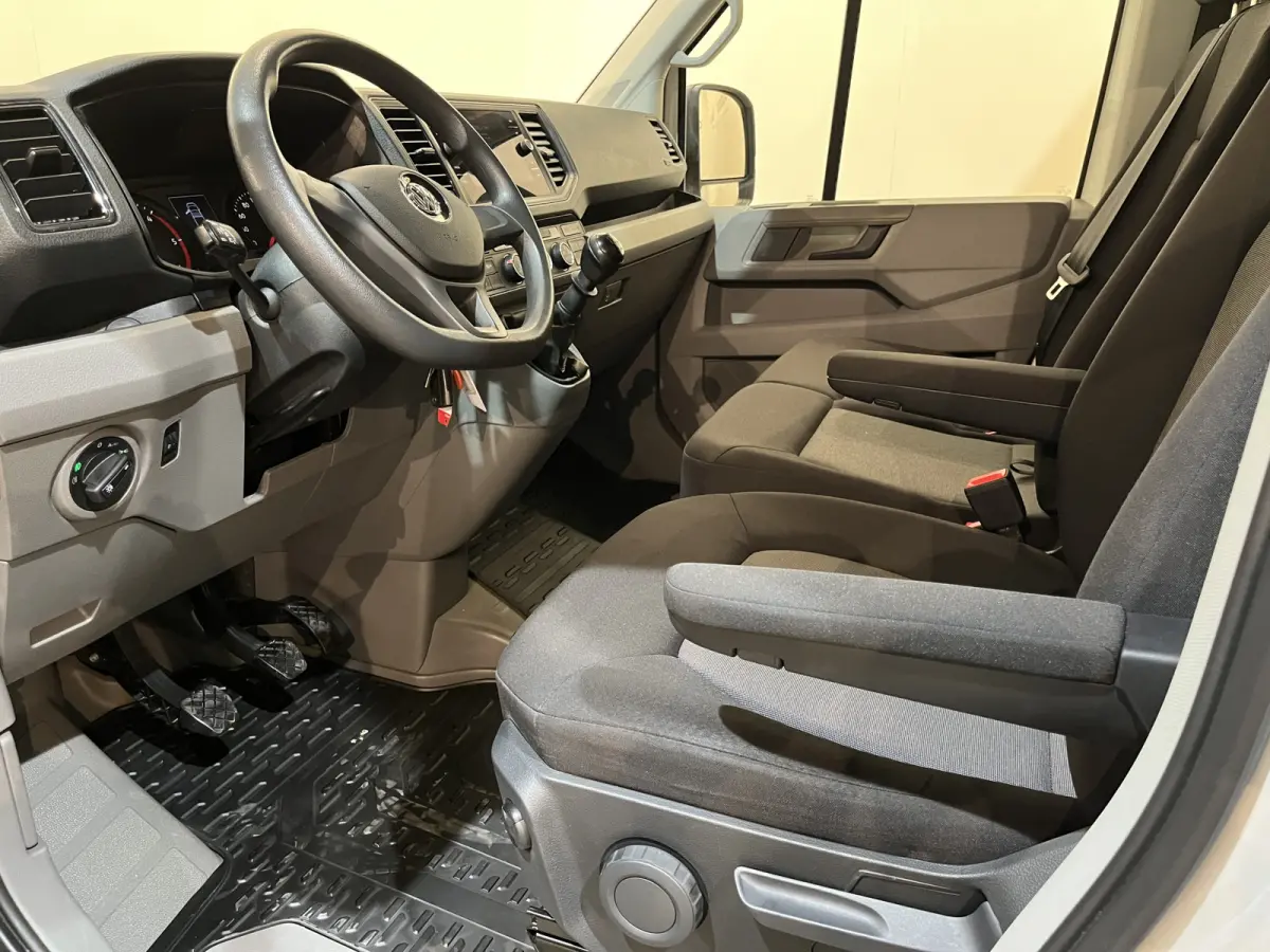 35 2.0 TDI L3 140 PK Bakwagen / Dhollandia Laadklep / Meubelbak / Euro 6 / Airco / Cruise Control / CarPlay / Navigatie / 3-Zits / 85.000 KM !!