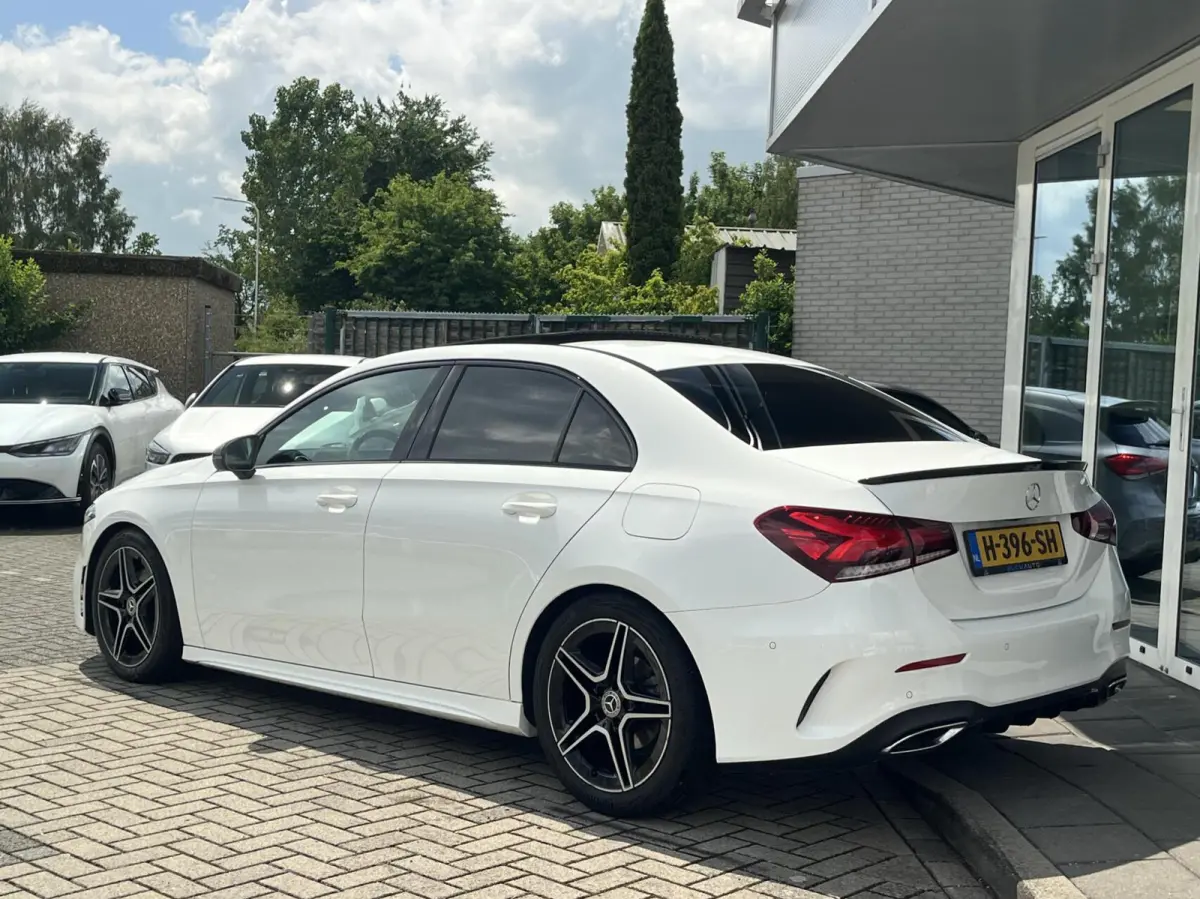 180 AMG PANO+LED+STOELVERW CARPLAY NL AUTO