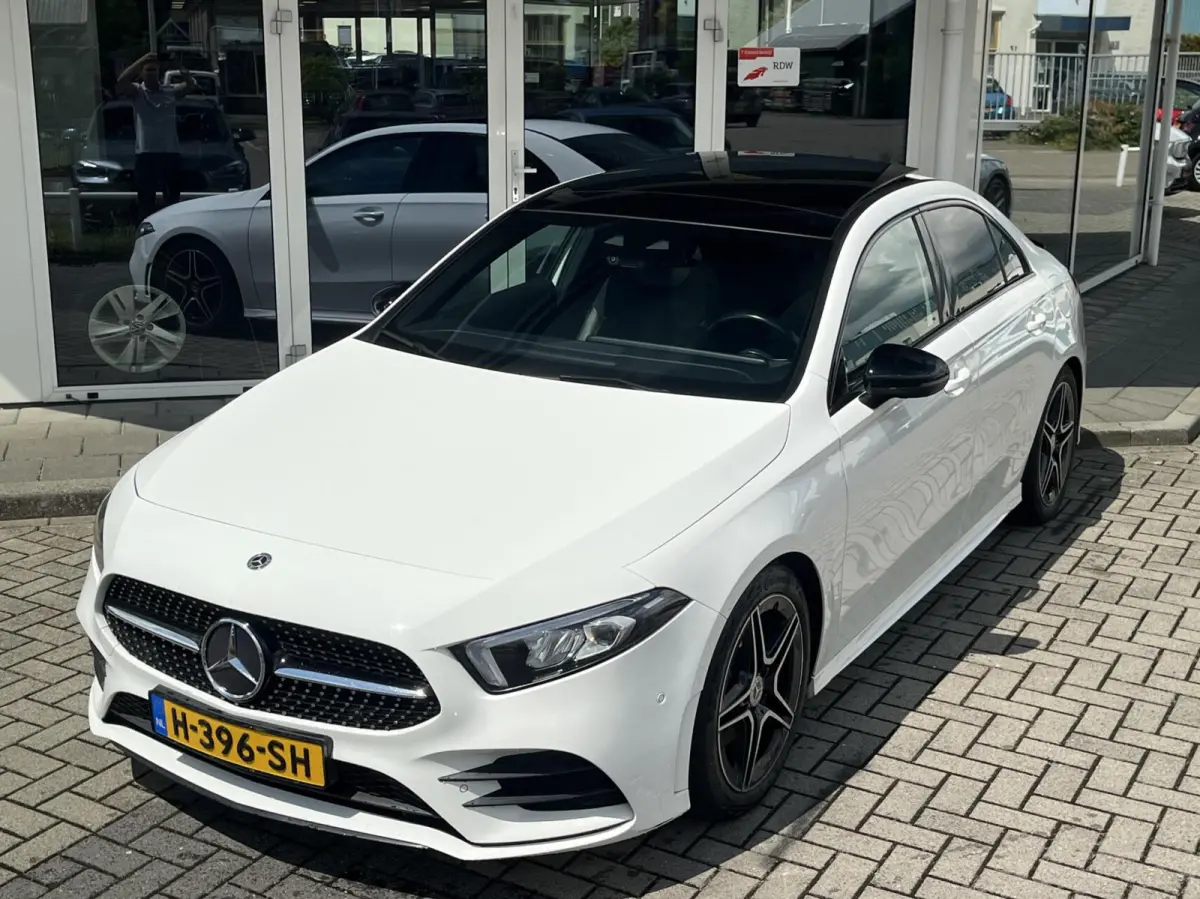 180 AMG PANO+LED+STOELVERW CARPLAY NL AUTO