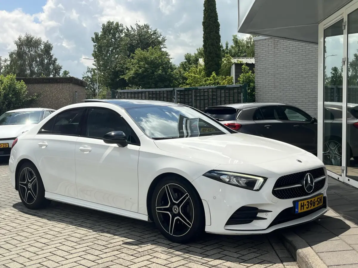180 AMG PANO+LED+STOELVERW CARPLAY NL AUTO