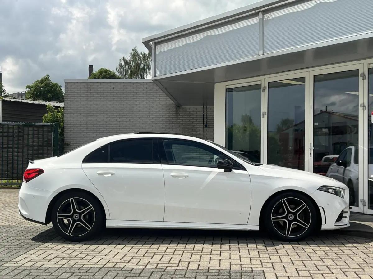 180 AMG PANO+LED+STOELVERW CARPLAY NL AUTO