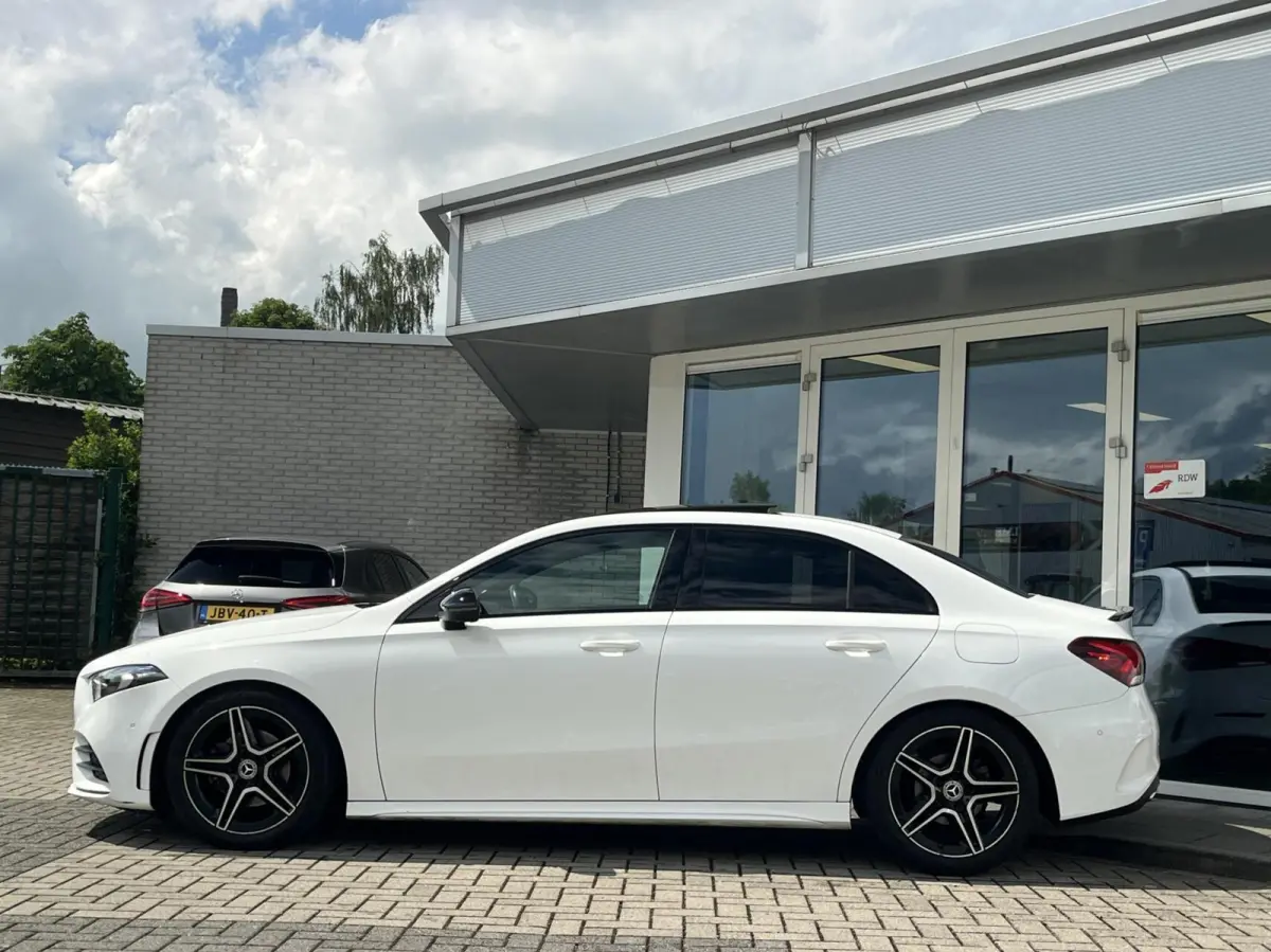 180 AMG PANO+LED+STOELVERW CARPLAY NL AUTO