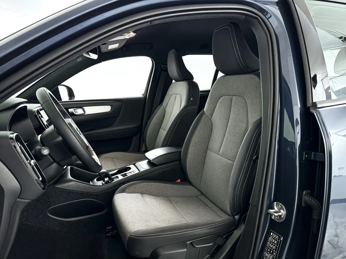 T2 Momentum | 360° camera | Climate control | Cruise control | Navigatie