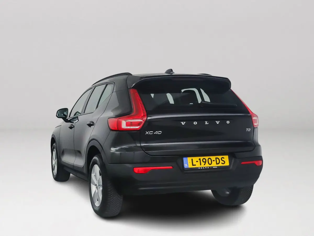 T2 Momentum Core | Parkeercamera | Stoel- en Stuurverwarming | Cruise control | Navigatie