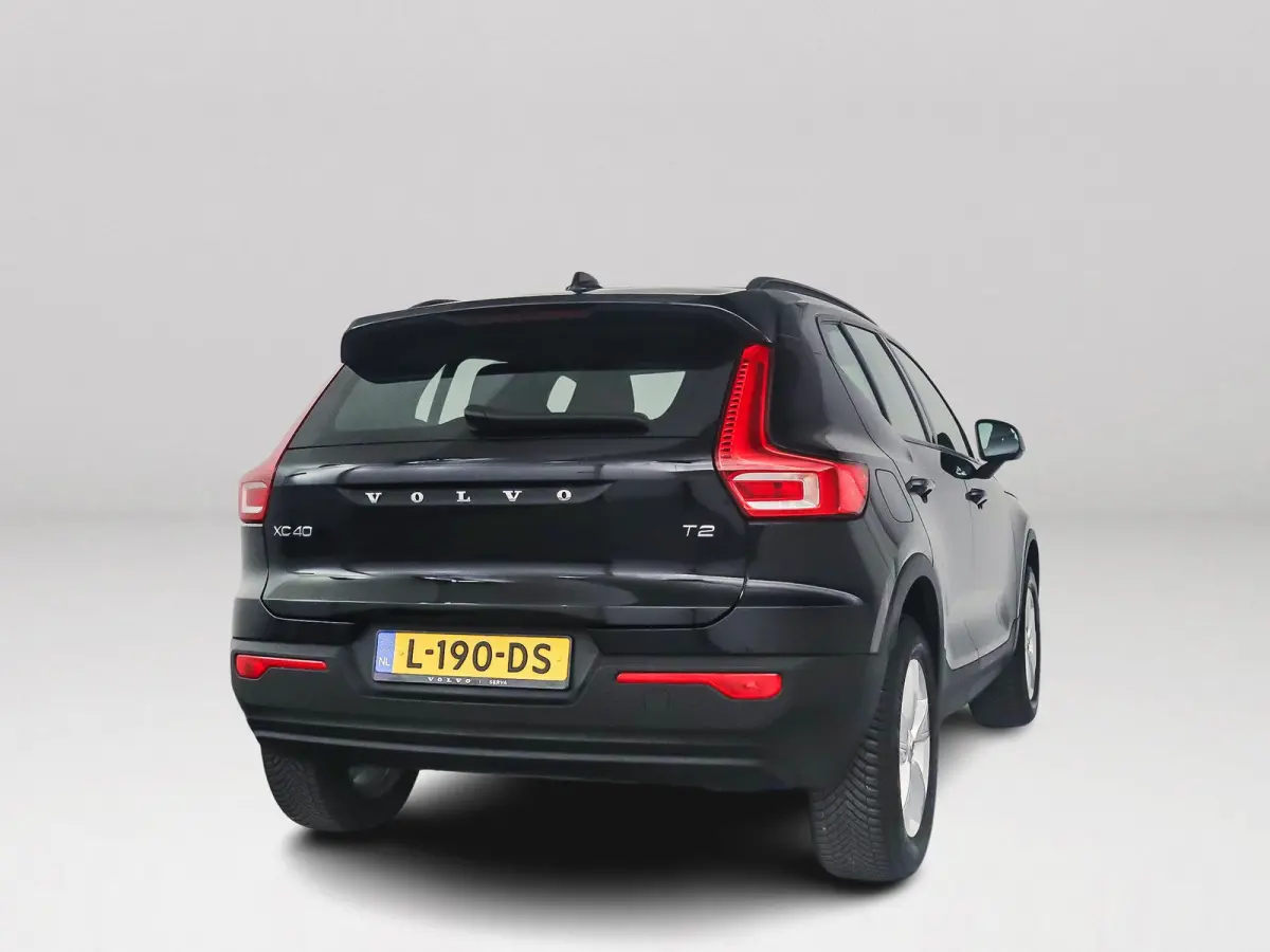 T2 Momentum Core | Parkeercamera | Stoel- en Stuurverwarming | Cruise control | Navigatie