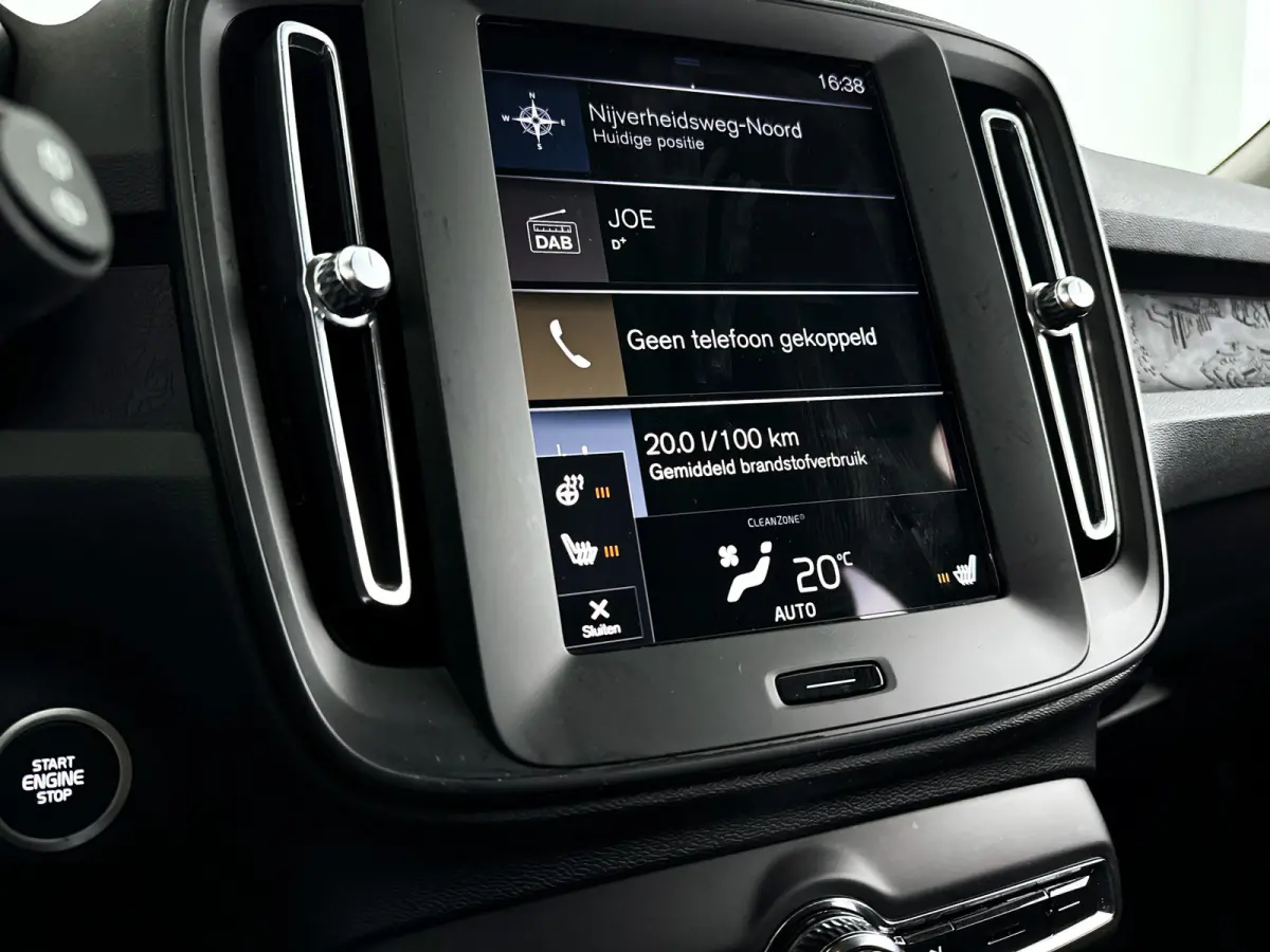 T2 Momentum Core | Parkeercamera | Stoel- en Stuurverwarming | Cruise control | Navigatie