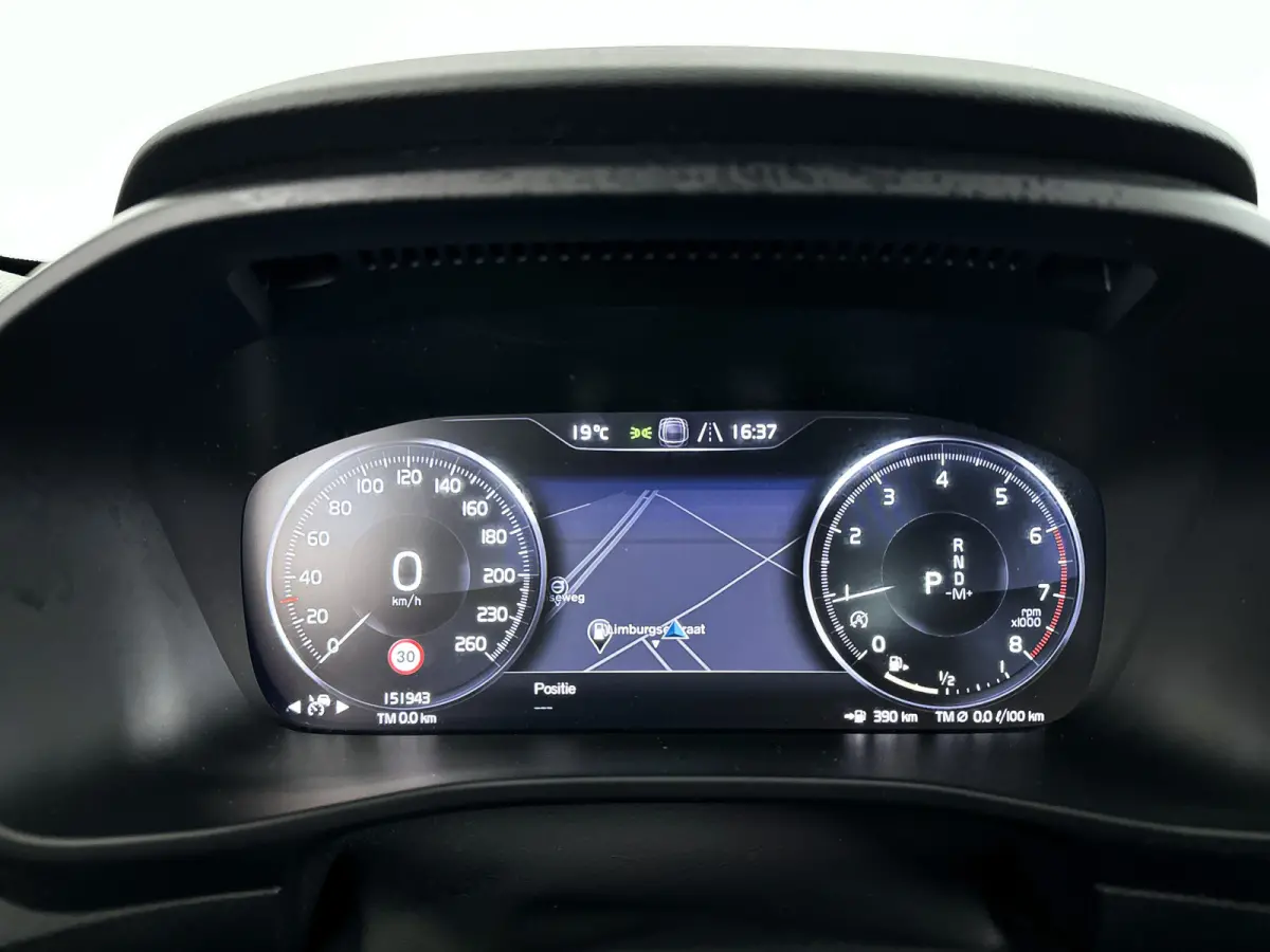 T2 Momentum Core | Parkeercamera | Stoel- en Stuurverwarming | Cruise control | Navigatie