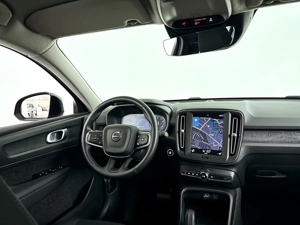 T2 Momentum Core | Parkeercamera | Stoel- en Stuurverwarming | Cruise control | Navigatie