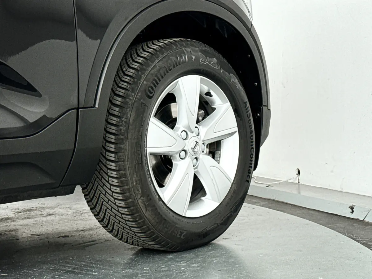 T2 Momentum Core | Parkeercamera | Stoel- en Stuurverwarming | Cruise control | Navigatie