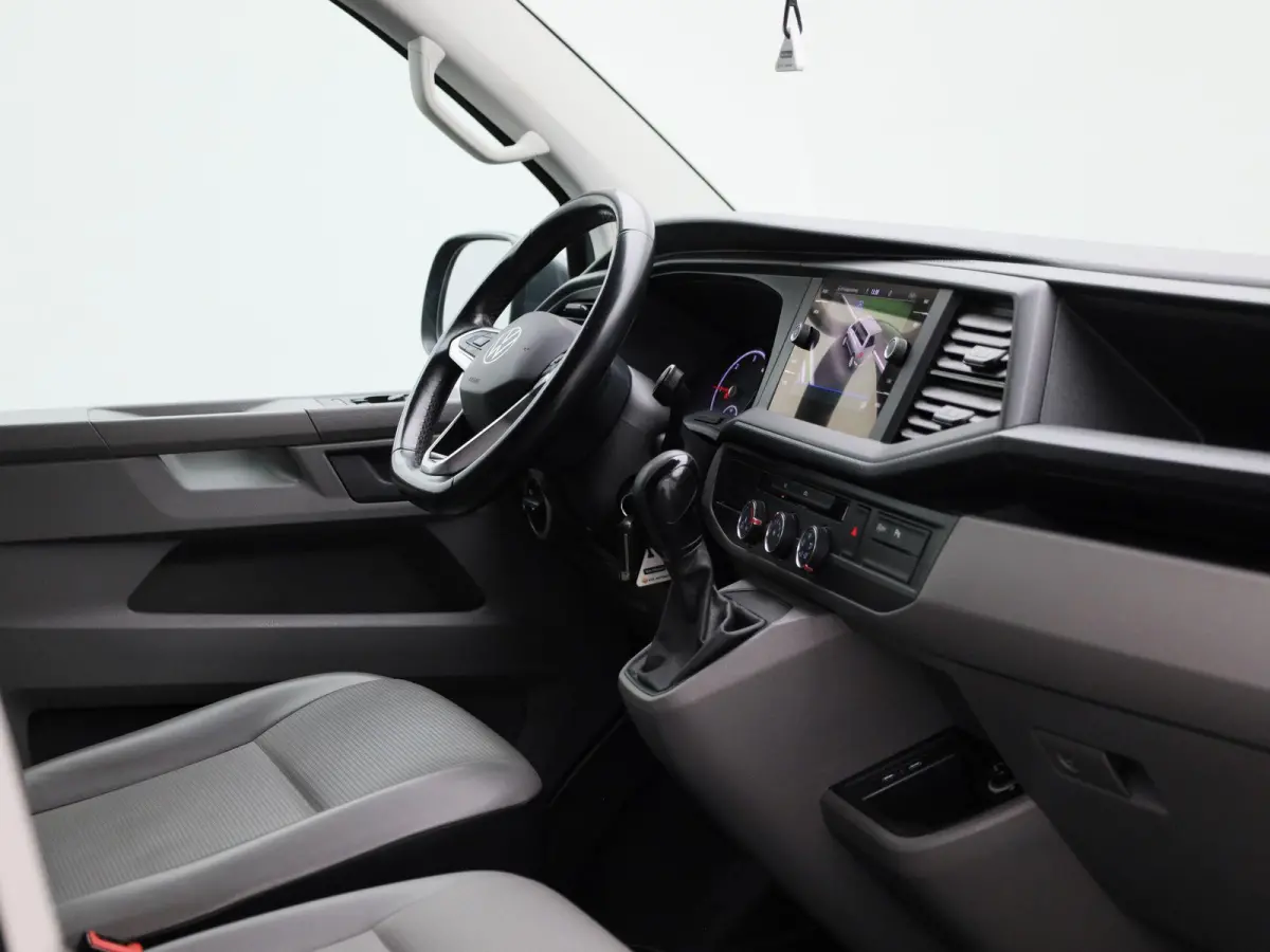 2.0 TDI L2H1 204PK | Automaat | Trekhaak | Multifunctioneel Stuurwiel | Dubbele Schuifdeur | Navigatie | Parkeerhulp Voor + Achter | Cruise Control | LED-Koplampen | LED-Achterlichten | Acht