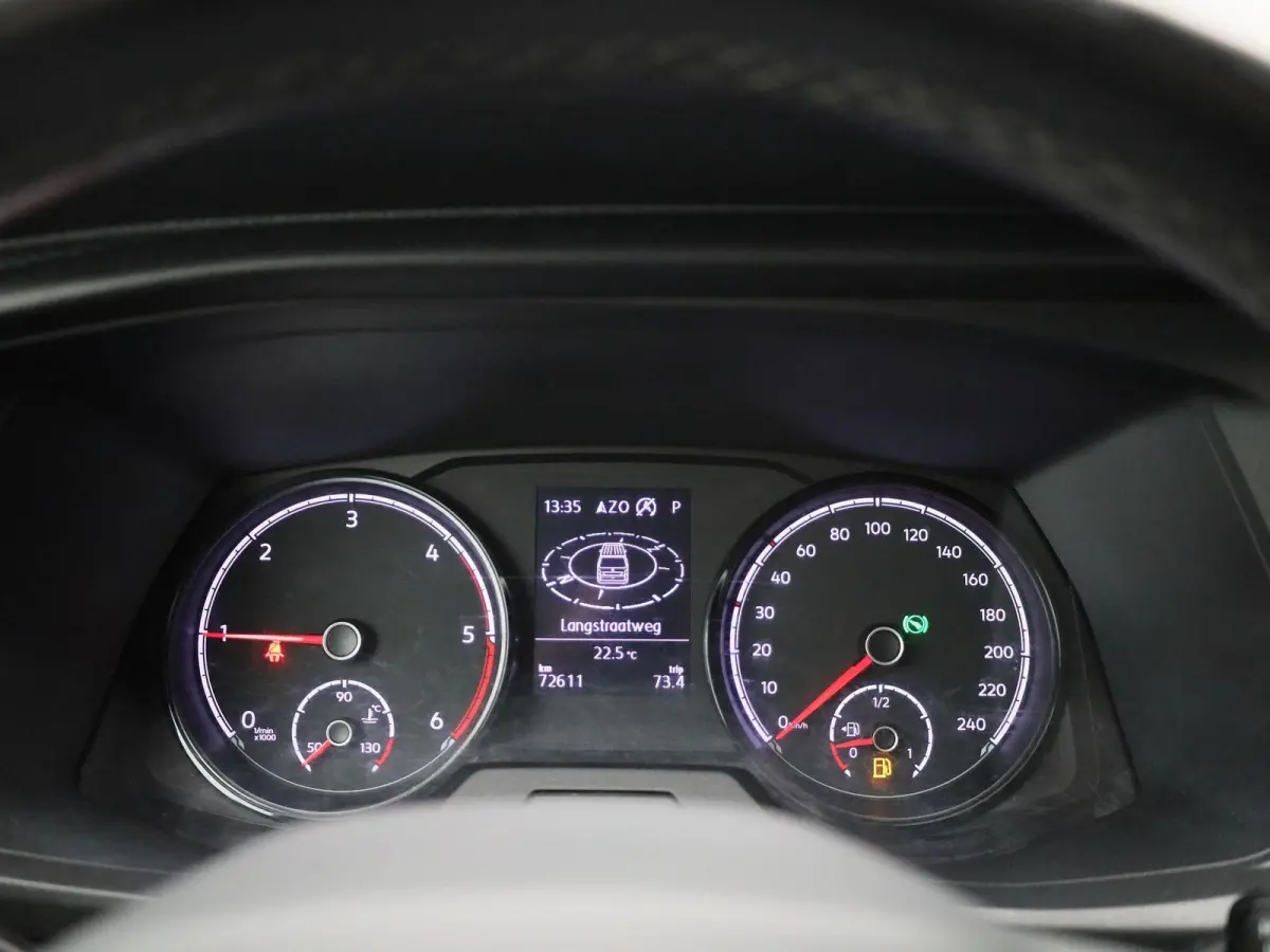 2.0 TDI L2H1 204PK | Automaat | Trekhaak | Multifunctioneel Stuurwiel | Dubbele Schuifdeur | Navigatie | Parkeerhulp Voor + Achter | Cruise Control | LED-Koplampen | LED-Achterlichten | Acht