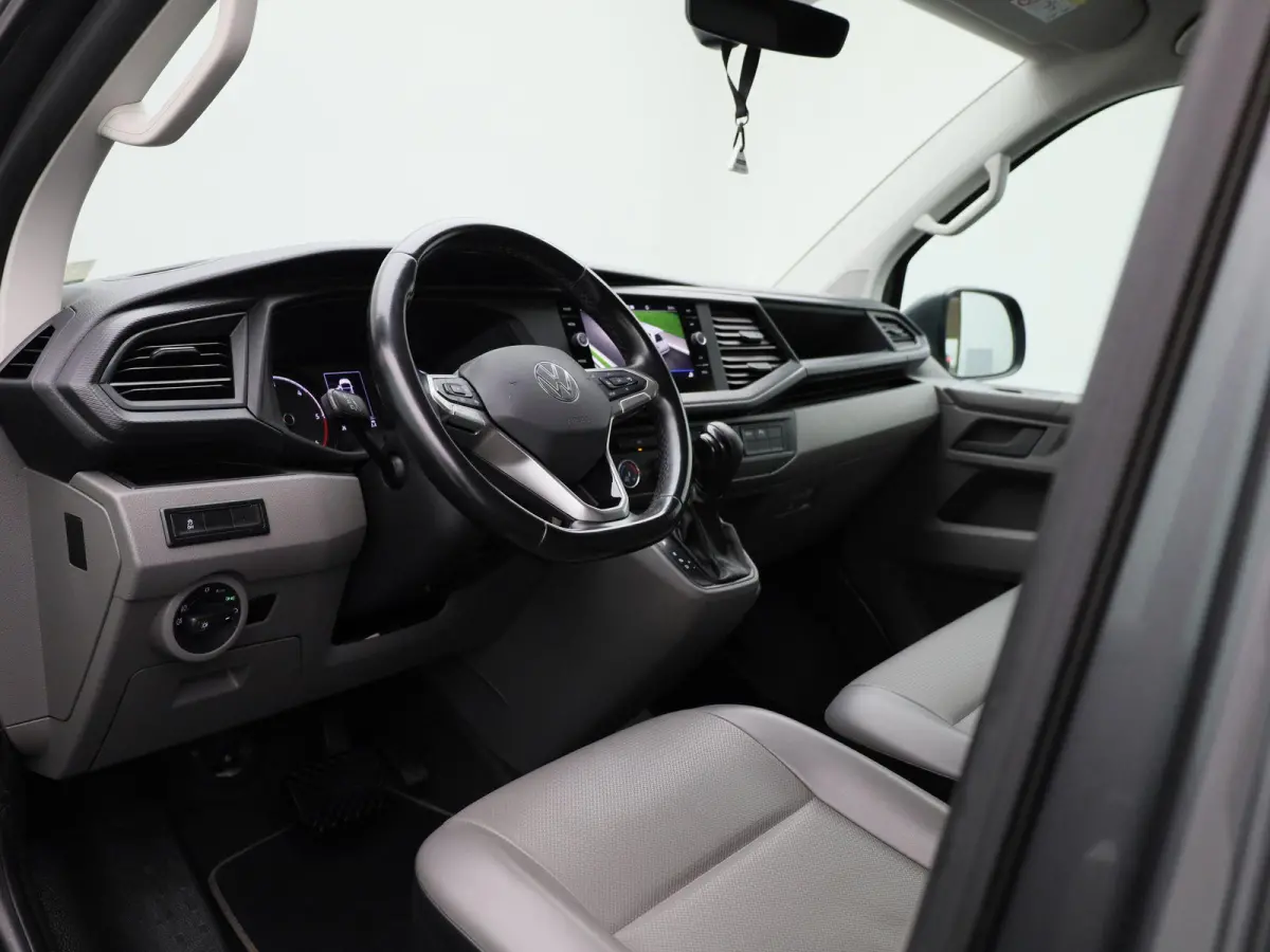 2.0 TDI L2H1 204PK | Automaat | Trekhaak | Multifunctioneel Stuurwiel | Dubbele Schuifdeur | Navigatie | Parkeerhulp Voor + Achter | Cruise Control | LED-Koplampen | LED-Achterlichten | Acht